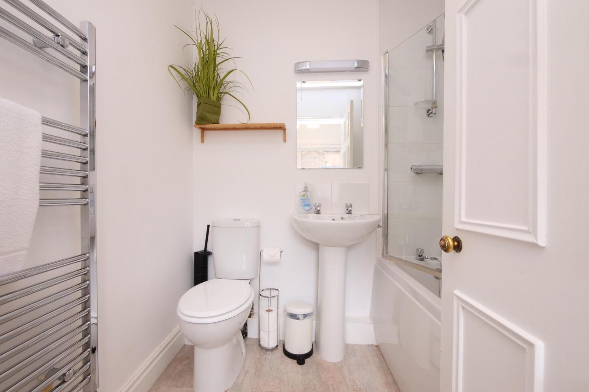 Fifth Quarter Apartment With Free Parking York Zewnętrze zdjęcie